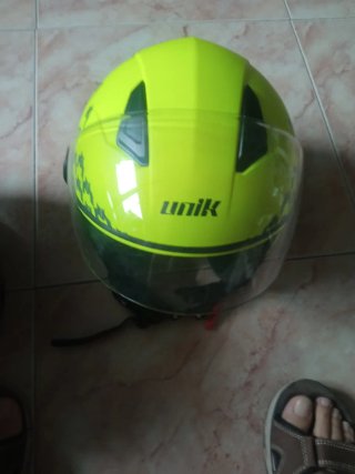 Casco de moto amarillo UNIK