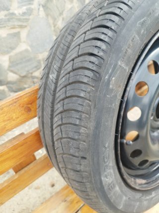 Neumático Michelin 205/55 R16 con Llanta
