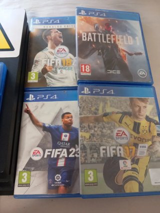 Console PS4 Pro Nera + 2 Controller + Giochi