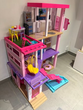 Casa de muñecas Barbie con accesorios