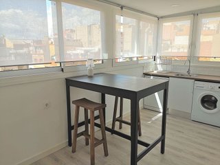 Estudio en alquiler en Collblanc en Hospitalet de Llobregat, L´