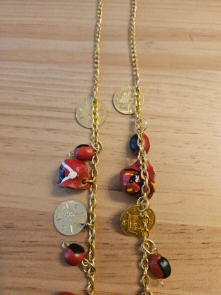 Collar Dorado con Monedas y Abalorios