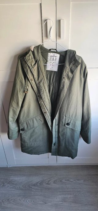 Chaqueta verde estilo parka