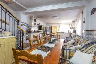 Casa adosada en venta en Chelva