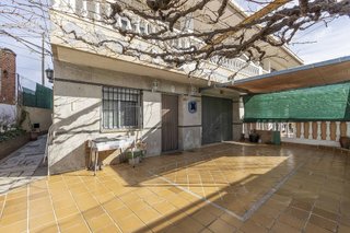 Casa adosada en venta en Chelva