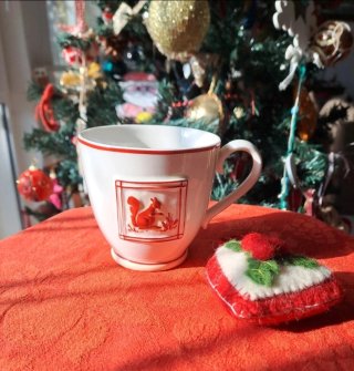 Tazza Villeroy & Boch con decoro scoiattolo