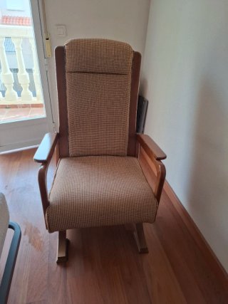 Mecedora de madera y tela