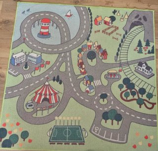 Alfombra infantil Ikea carreteras. Cuadrada