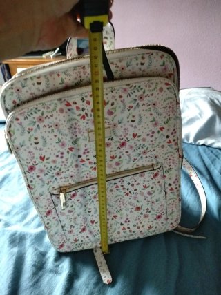 Mochila floral rosa y blanca