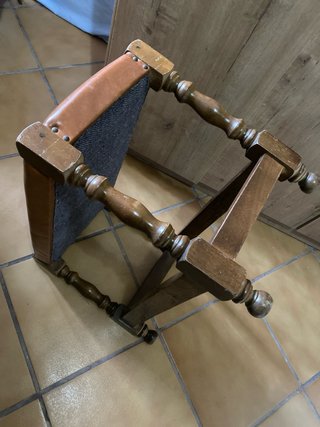 Sgabello in Legno e Pelle