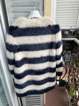 Chaquetón de pelo Alba Conde rayas