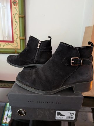 Botines Alpe de Piel Girada Negros