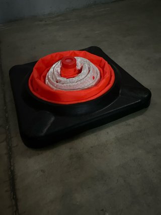 Cono de señalización plegable