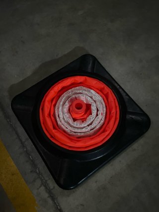 Cono de señalización plegable