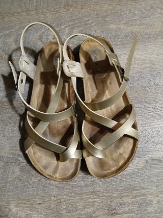 Sandalias Planas Doradas
