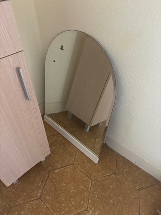 Sillas, mesa centro, espejos, mueble