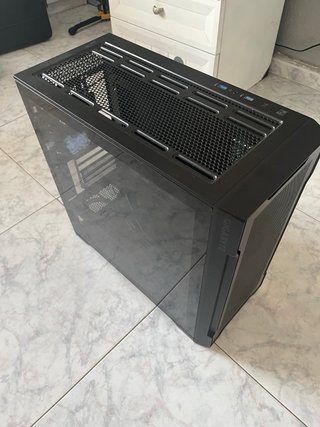 Gabinete Gigabyte C102 Glass