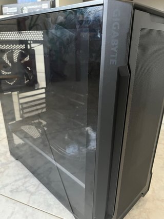 Gabinete Gigabyte C102 Glass
