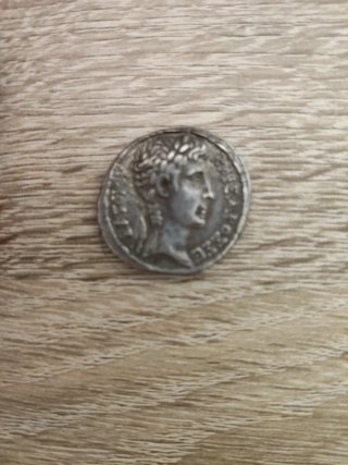 Moneda antigua de Augusto