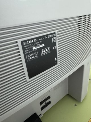 TV de tubo CRT retro Sony Trinitron KV-32FQ70E