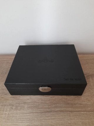 Caja negra madera de excelente calidad