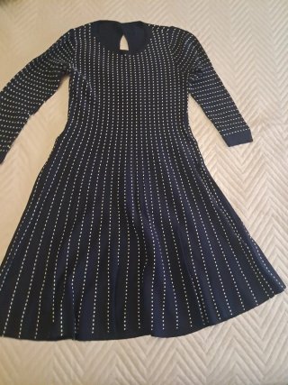 Vestido azul y blanco con puntos
