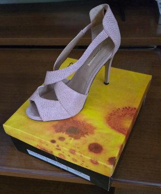 Zapato de tacón rosa