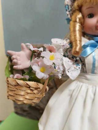Muñeca de porcelana vintage