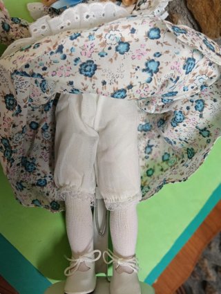 Muñeca de porcelana vintage