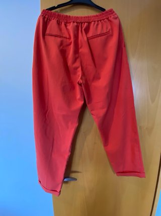 Pantalón de tela rojo
