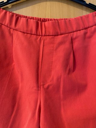 Pantalón de tela rojo