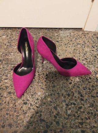 Zapatos de tacón Colour Cherie buganvilla y bolso.