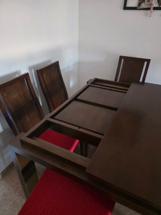 Mesa de comedor y 6 sillas madera oscura