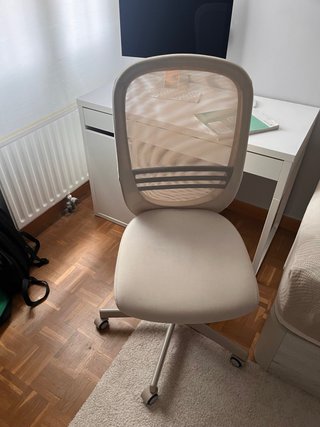 Silla de escritorio beige