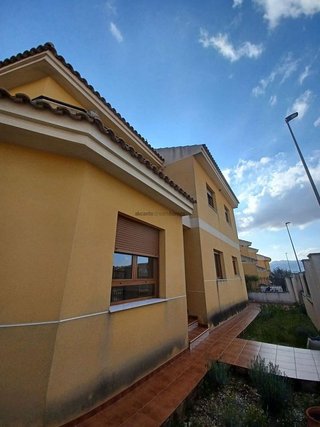 Casa adosada en venta en Pinós