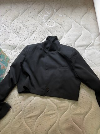 Americana corta negra elegante