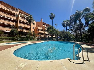 Piso en venta en La Carolina-Guadalpín en Marbella