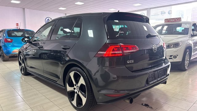 Volkswagen Golf GTI 2.0 TSI 220CV BMT