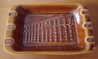 Cenicero de Cerámica con Relieve
