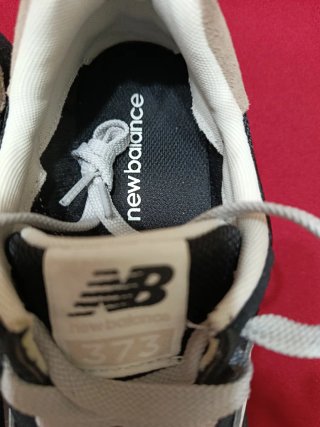 Zapatillas New Balance 373 Negras y Blancas