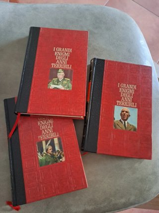 Libri di storia vintage in pelle