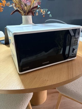 Microondas Samsung 800W con Auto Cook