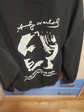 Sudadera Negra con Estampado