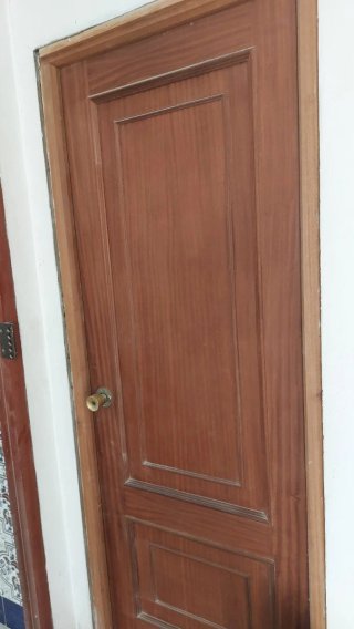 Puerta de madera clásica