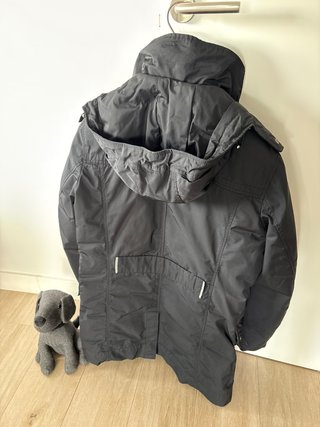 Chaquetón de plumas negro