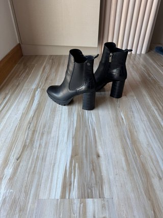 Botines negros talla 40