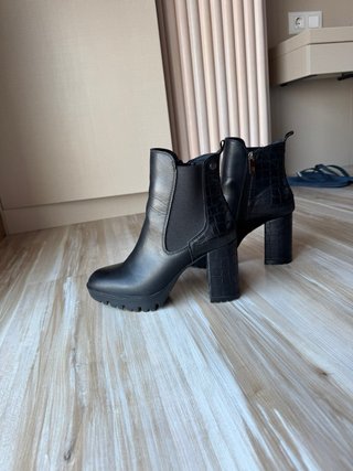 Botines negros talla 40