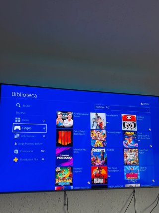 PS4 Pro 1TB negra con cables