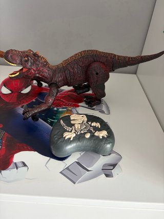 2 Dinosaurios Juguete, 1 con Mando