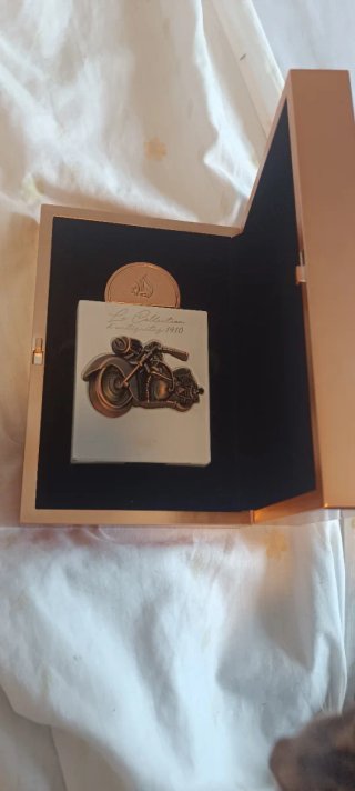 Cofres y botes de perfumes Lattafa (botes vacíos)